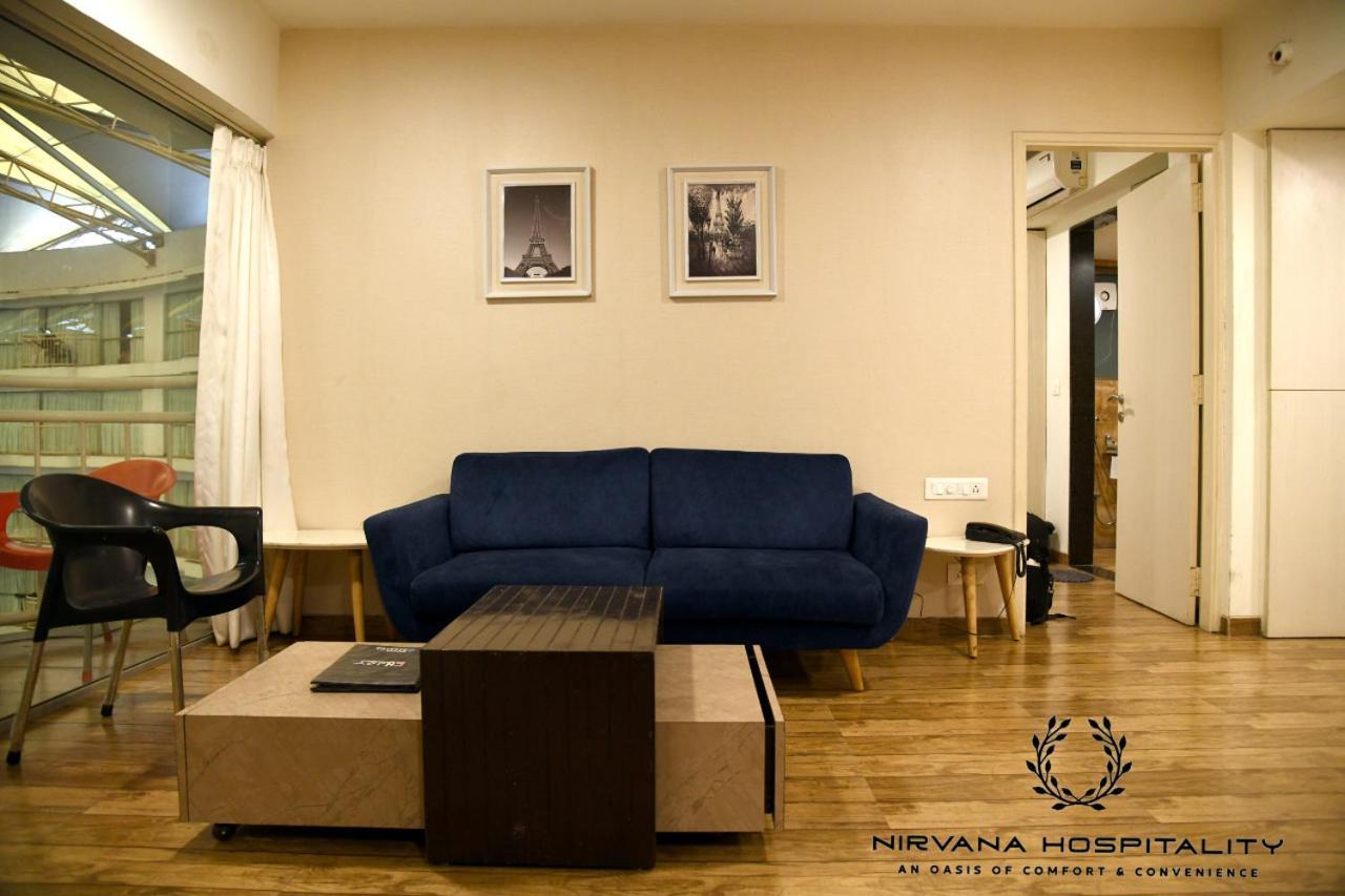 Rajhans Belliza Luxurious Studio Apartment Szúrat Kültér fotó