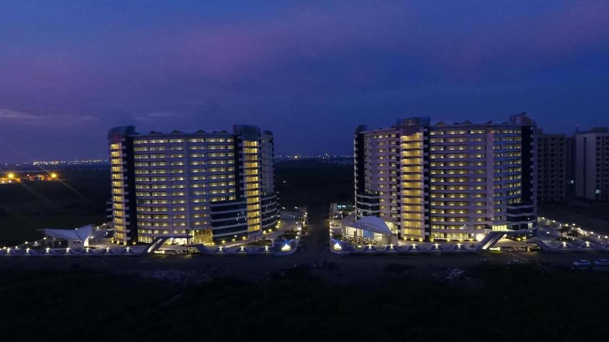 Rajhans Belliza Luxurious Studio Apartment Szúrat Kültér fotó
