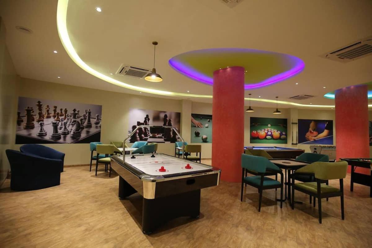 Rajhans Belliza Luxurious Studio Apartment Szúrat Kültér fotó