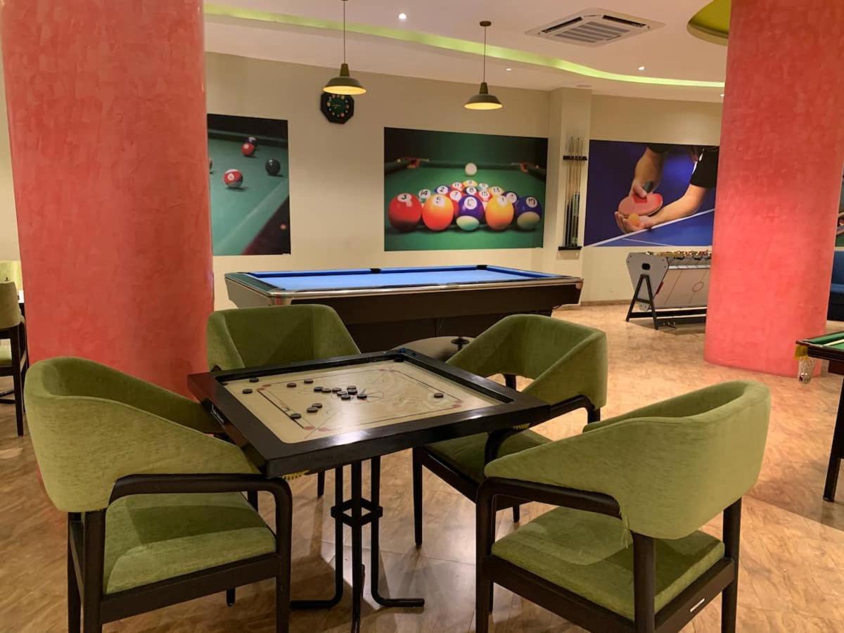 Rajhans Belliza Luxurious Studio Apartment Szúrat Kültér fotó