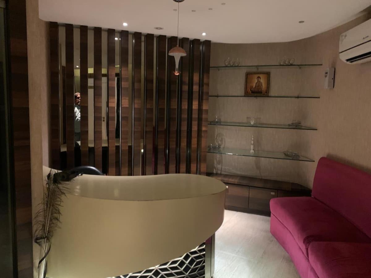 Rajhans Belliza Luxurious Studio Apartment Szúrat Kültér fotó